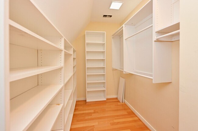 Building Photo - **PERFECTLY SITUATED TOWNHOME IN GREEN HIL...