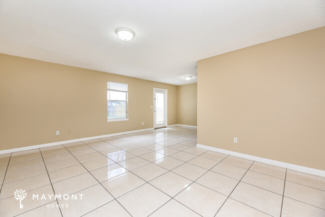 Building Photo - Inviting 3-Bedroom Home