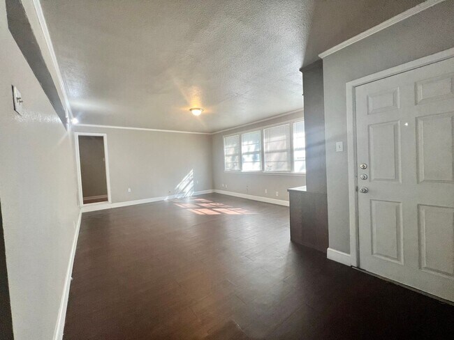 Building Photo - PRE-LEASING FOR JULY! Great 3/2/1 with Two Living Areas