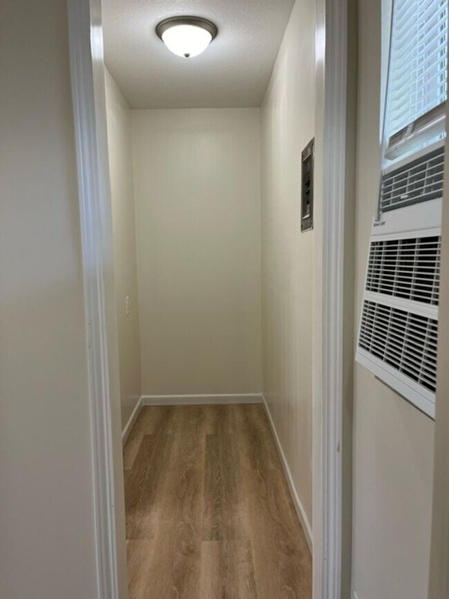 Building Photo - 207 Highview Ave