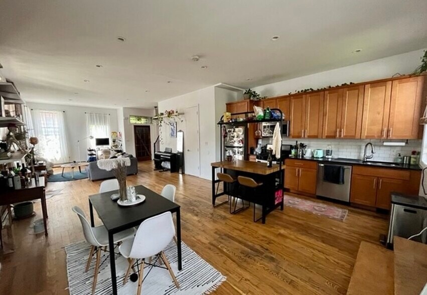 Building Photo - 789 Greene Ave