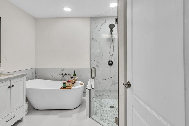 Building Photo - 36 Monterey Pointe Dr