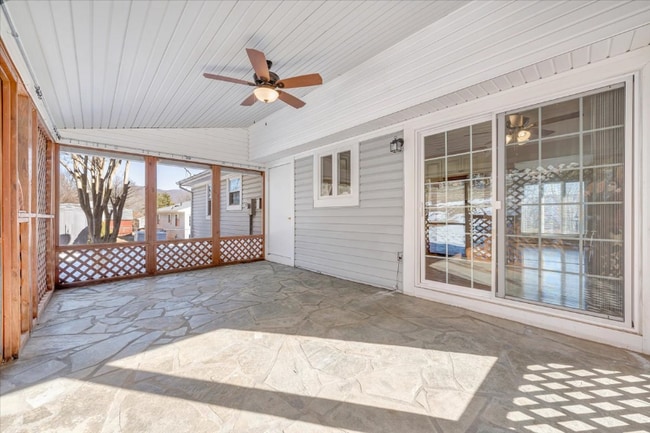 Building Photo - 518 Hillview Dr