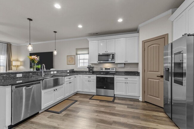 Building Photo - 812 Somb Moore Ways