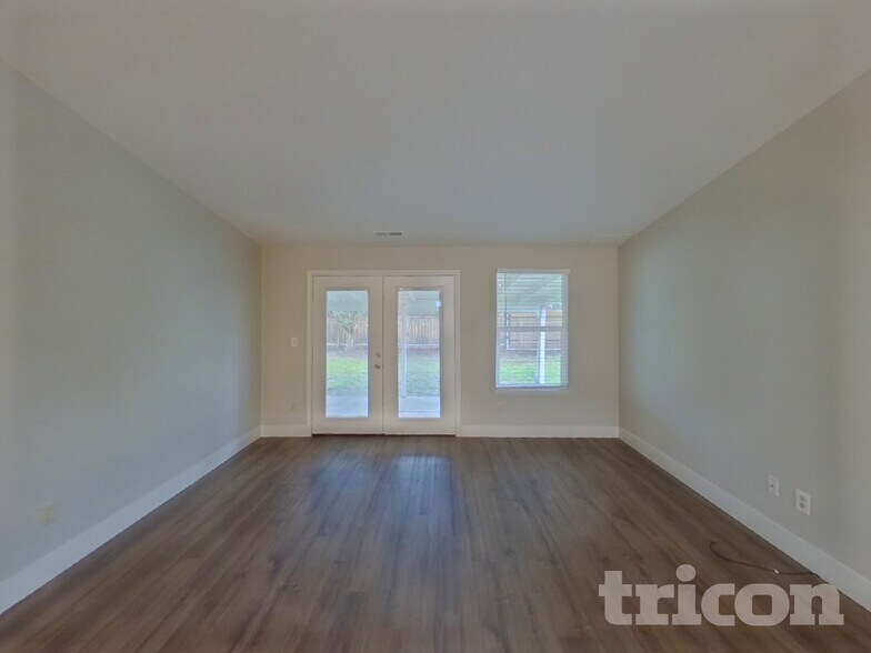 Building Photo - 15413 NE 47th Cir