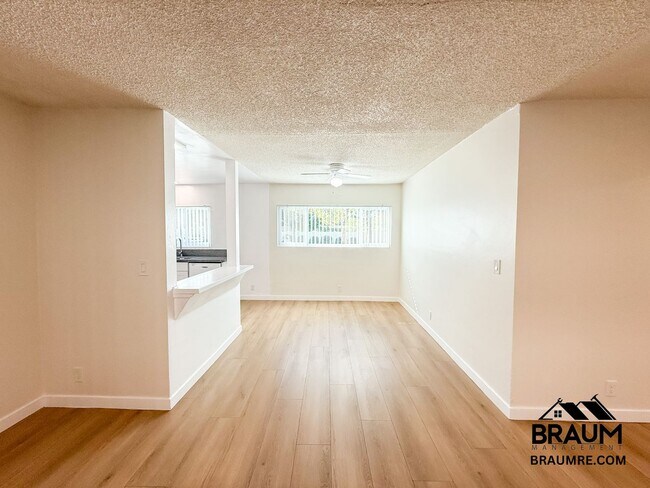 Building Photo - 13115 Oxnard St