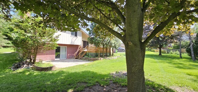 Building Photo - 2838 Birchena Crescent
