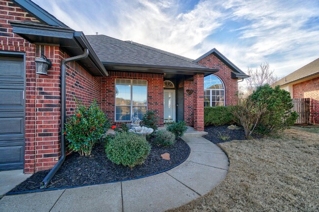 Building Photo - Spacious 4-Bedroom Retreat in Oklahoma City