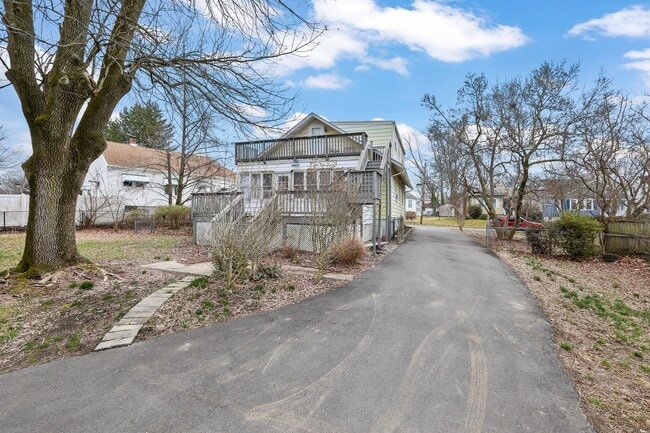 Building Photo - 6-Bedroom Rental Near TCNJ | Spacious Layout, Parking, Yard & Deck