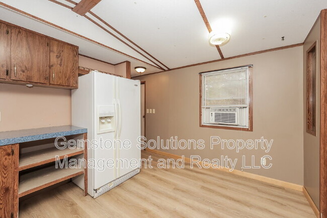 Building Photo - 5576 Hargrove Rd