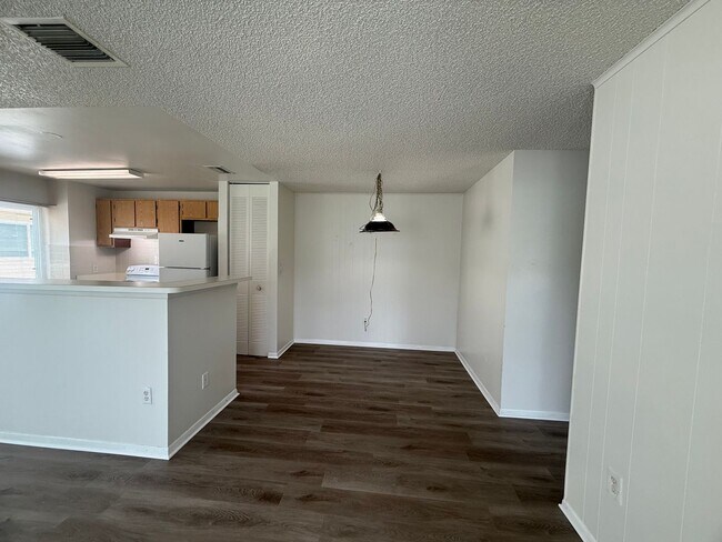 Building Photo - 1101 Spring Meadow Dr