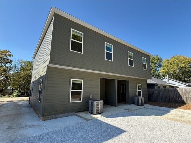 Building Photo - 820 Dockery Ln