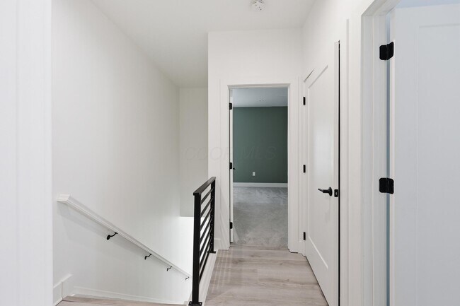 Building Photo - 1102 Summit St