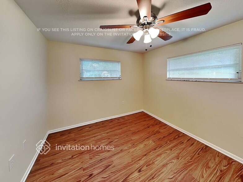 Building Photo - 1404 W Winnemissett Ave