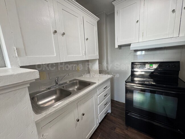 Building Photo - 421 NW 26th St