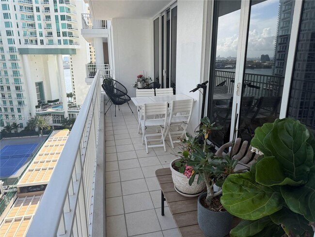 Building Photo - 801 Brickell Key Blvd