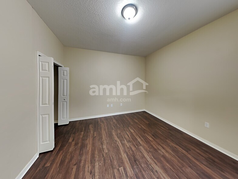 Building Photo - 6223 Blackberry Ln