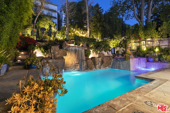 Building Photo - 5176 Don Pio Dr