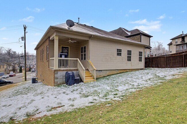 Building Photo - 140 Tulip Grove Point