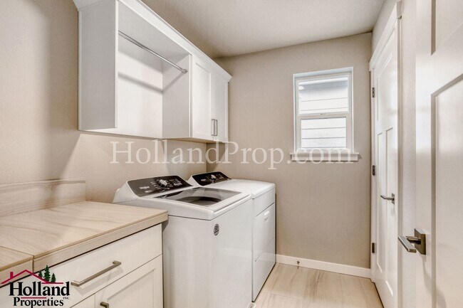 Building Photo - A must-see home in Beaverton where style, location, and lifestyle come together