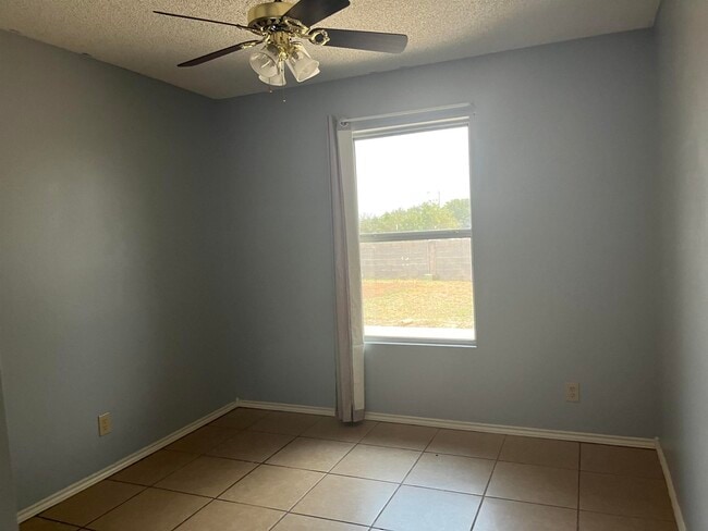 Building Photo - 821 Chalan Dr