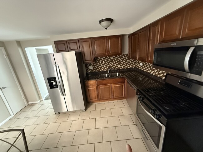 Building Photo - 8529 W Catalpa Ave