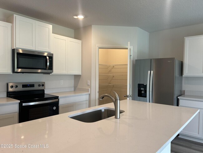 Building Photo - 2398 Angel Rd