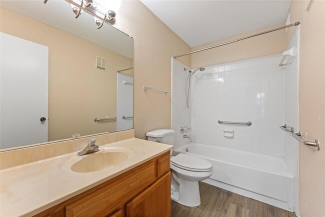 Building Photo - 10871 Braes Bend Dr