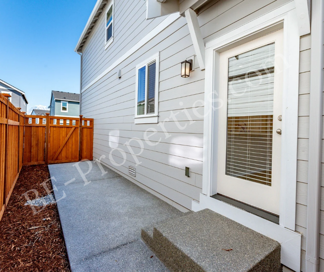 Building Photo - Stunning New construction; 3Bedroom 2Bathr...