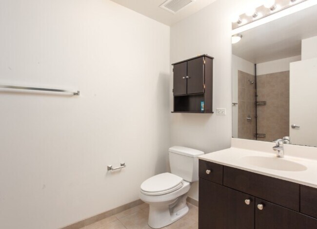 Building Photo - 235 W Van Buren St