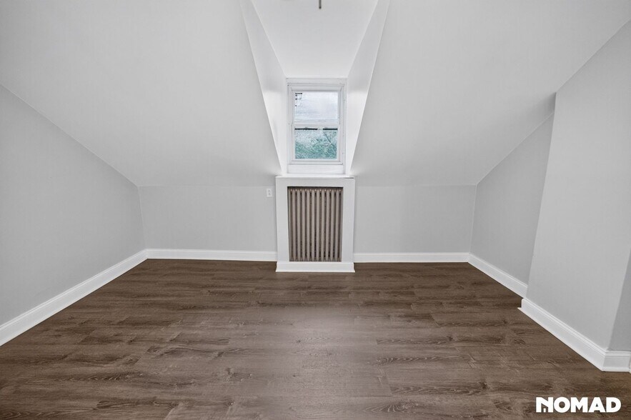 Building Photo - 300 Woodbury Terrace