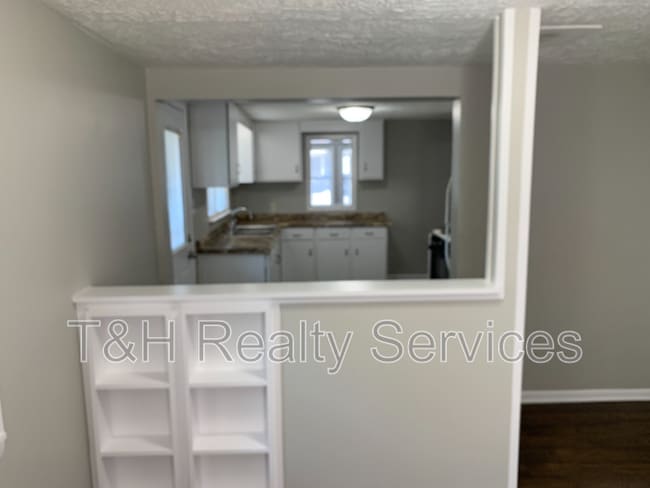 Building Photo - 445 N Eaton Ave
