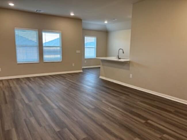 Building Photo - New Home!