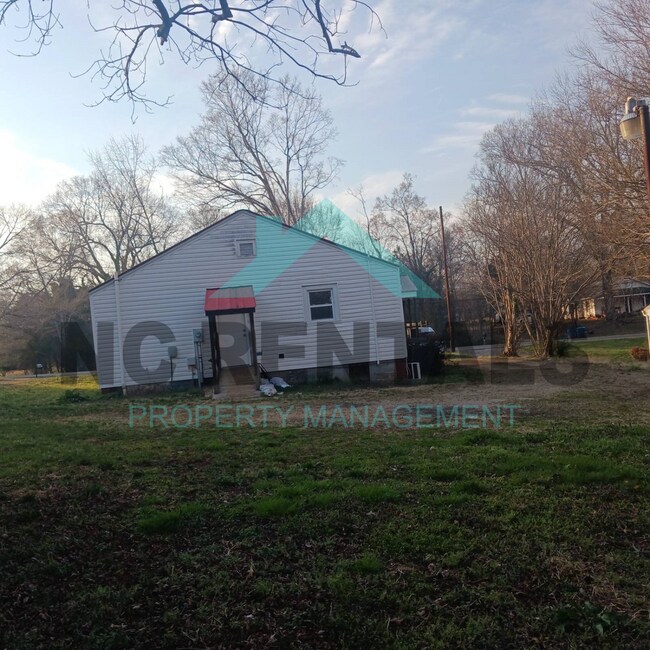 Building Photo - 7305 State Hwy 801 S-