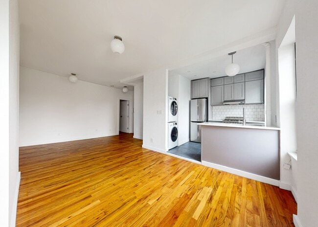 Primary Photo - Smith Street