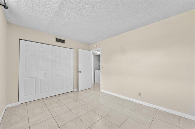Building Photo - 7173 Orange Dr