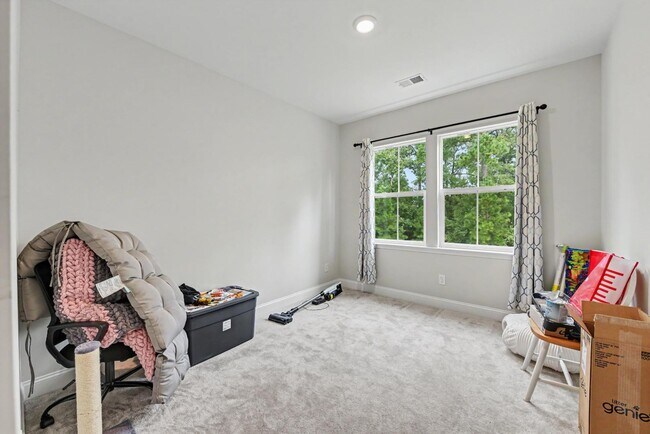 Building Photo - 341 Chapman Cir