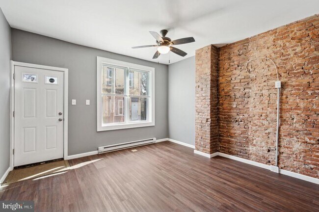 Building Photo - 2534 N Stanley St