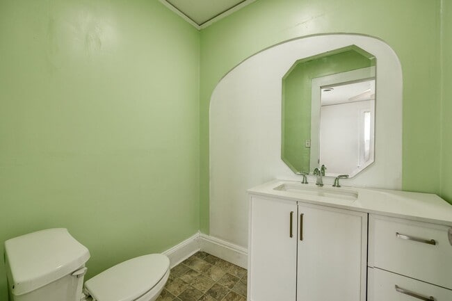 Building Photo - 2 Bedroom 1.5 bath All Brick Ranch in Rock...