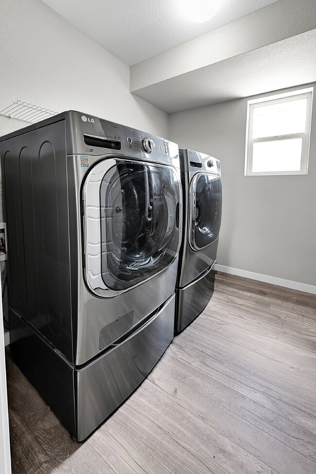 Building Photo - $2,550.00, 3 bed, 2.5 bath located in Colo...