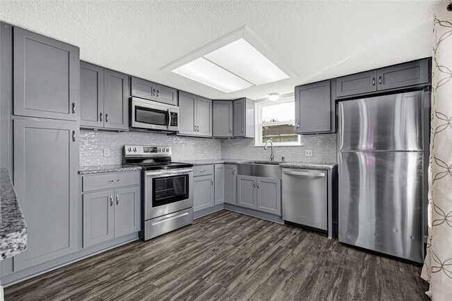 Building Photo - 1803 Flamingo Dr