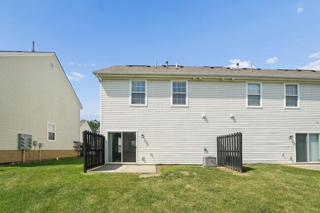 Building Photo - 2018 River Rock Way