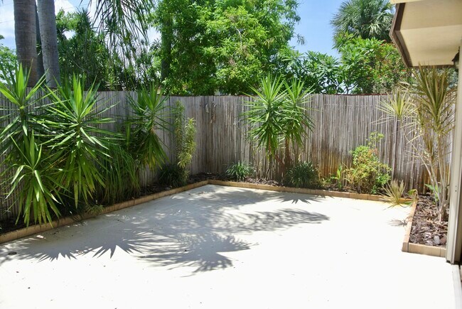 Building Photo - 121 Ocean Cove Dr