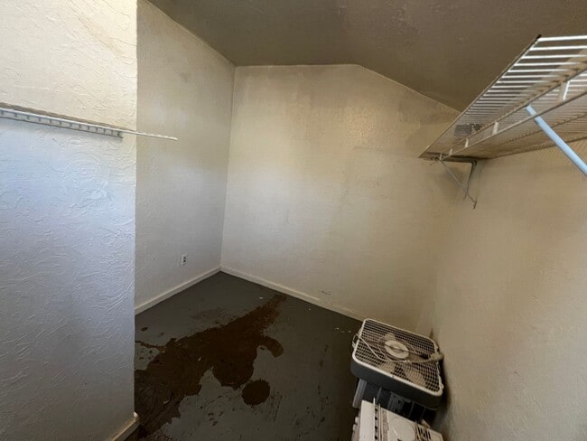 Building Photo - 3 bed 1 bath