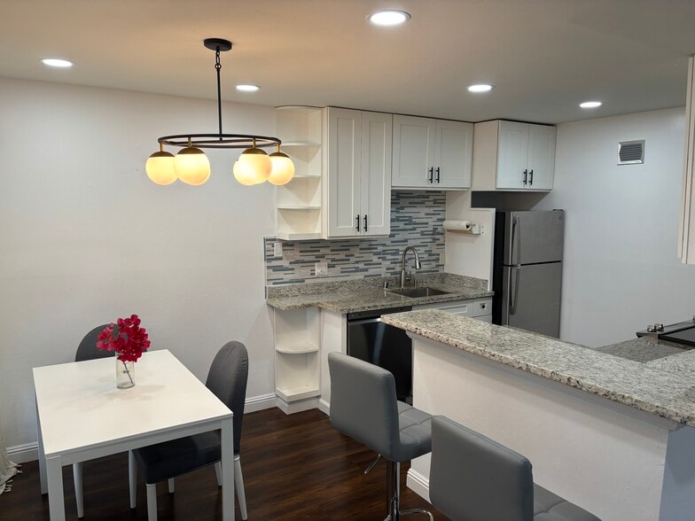 Kitchen - 3015 Los Prados St
