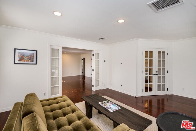 Building Photo - 4419 Clybourn Ave