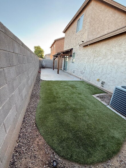 Building Photo - 5153 Burton Dr