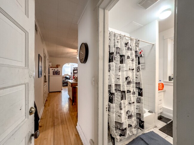 Building Photo - 1414 W Henderson St