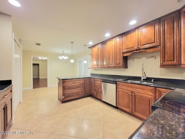 Building Photo - 11640 Wellington Way