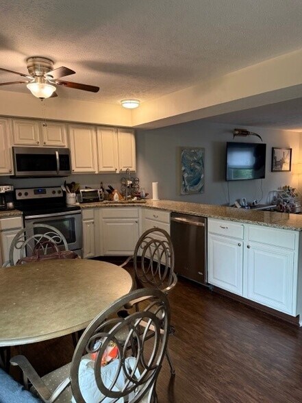 Building Photo - 202 Stone Gate Cir